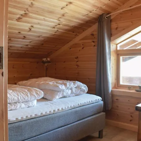 Five-bedroom Holiday In Matredal Hébergement de vacances
