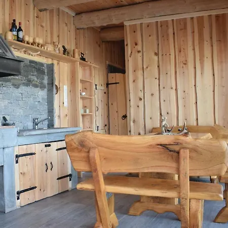 Five-bedroom Holiday In Matredal Hébergement de vacances