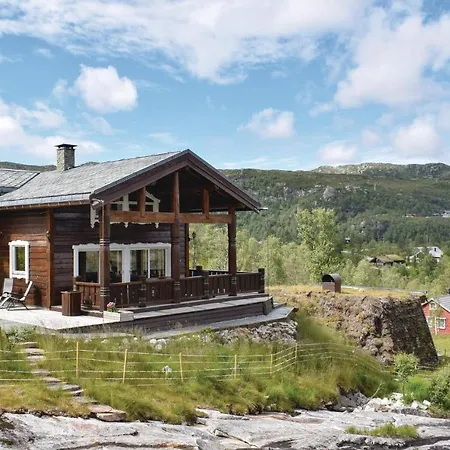 Five-bedroom Holiday In Matredal Hébergement de vacances *